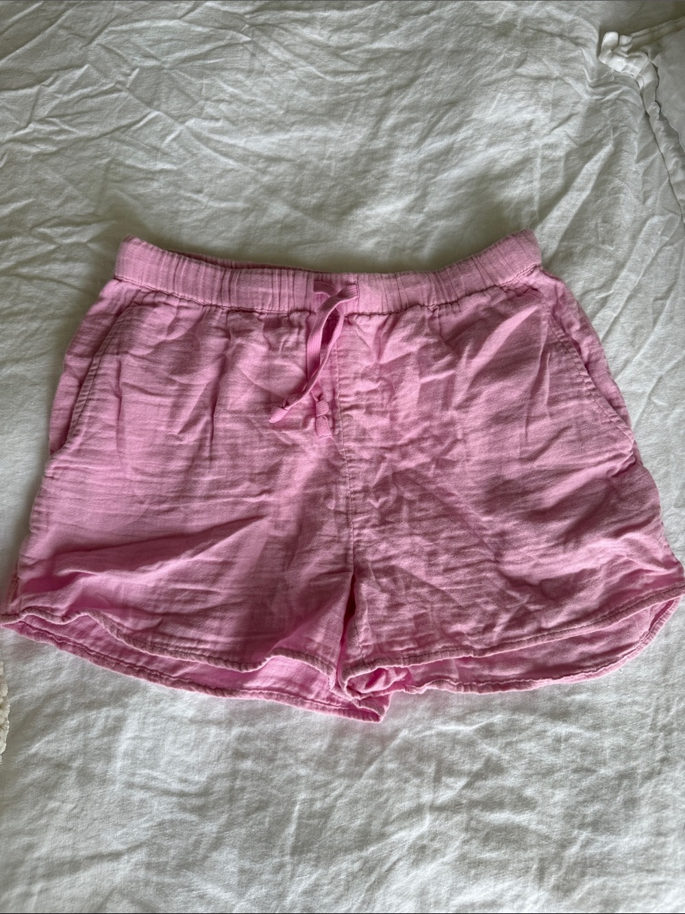 Aritzia Wilfred Free pink shorts
